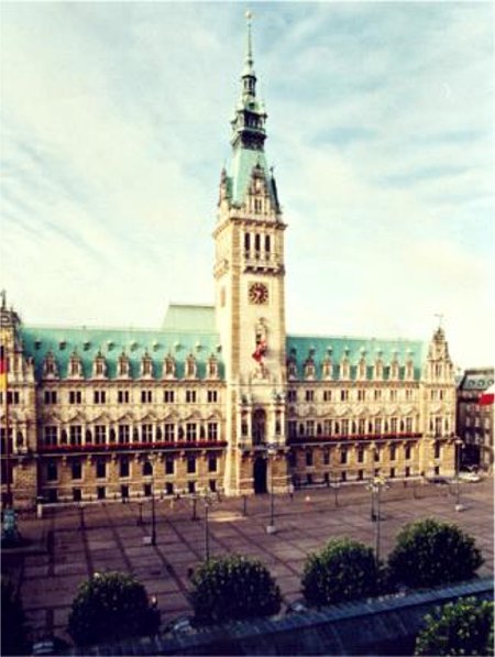 Rathaus Hamburg nach der Restaurierung